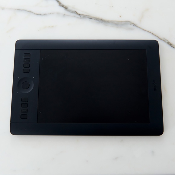 Wacom Intuos Pro Medium Drawing Tablet & Accessories - Picture 1 of 2
